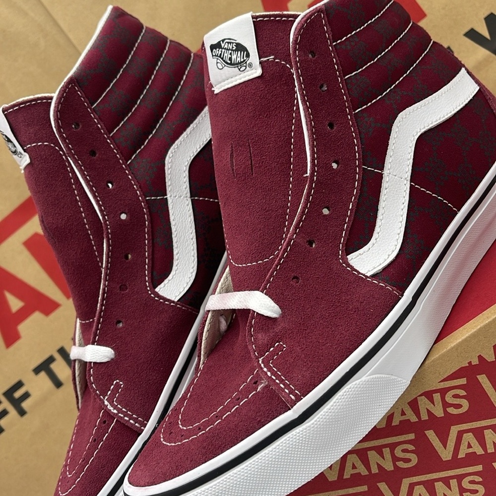Vans Men’s Sk8-Hỉ Monogram Port Royale
VN0005U94QU
Sneakers - Picture 15 of 16